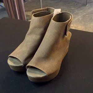 Pierre Dumas wedges
